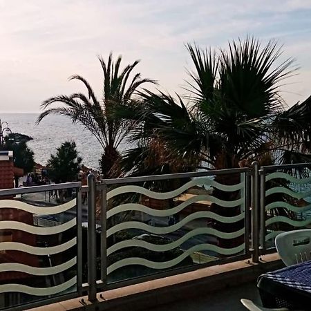 Ferienwohnung Casa Flora A Due Passi Dal Mare Giovinazzo Exterior foto