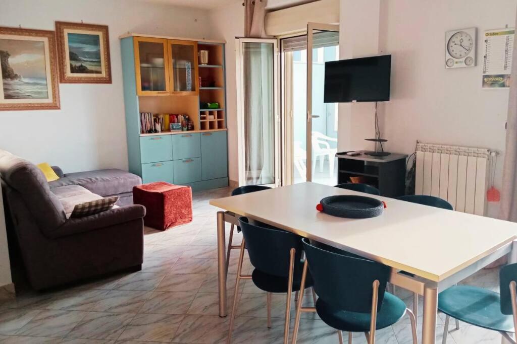 Ferienwohnung Casa Flora A Due Passi Dal Mare Giovinazzo Exterior foto