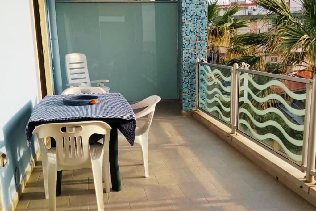 Ferienwohnung Casa Flora A Due Passi Dal Mare Giovinazzo Exterior foto