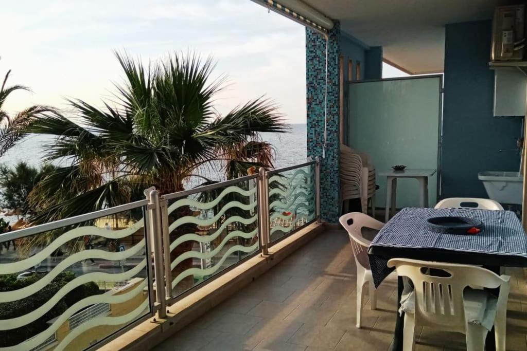 Ferienwohnung Casa Flora A Due Passi Dal Mare Giovinazzo Exterior foto